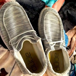 Nice comfortable hey dudes size 9 in women’s